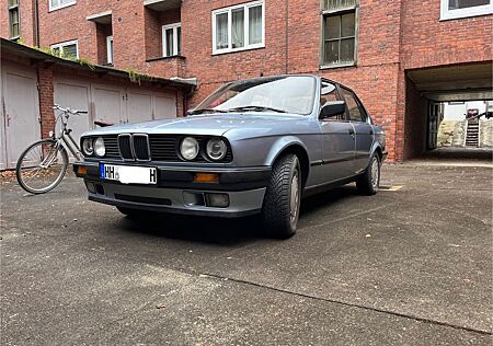 BMW 320i - E30 mit Oldtimergutachten