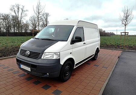 VW T5 Transporter Volkswagen Camper- und Hundeumbau