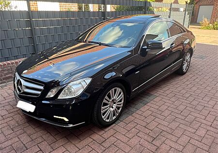 Mercedes-Benz E 220 Coupé CDI BlueEFFICIENCY AVANTG....