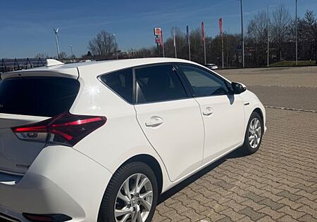 Toyota Auris Touring Sports Hybrid Edition S+