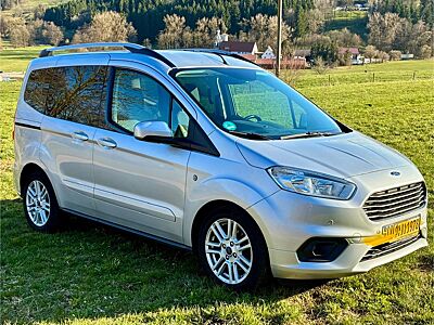 Ford Tourneo Courier 1.5 TDCi 74kW Titanium Titanium