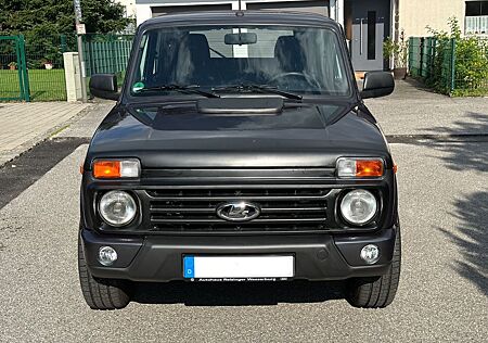 Lada Niva 5 türig, Mike Sanders, Klima, AHK,