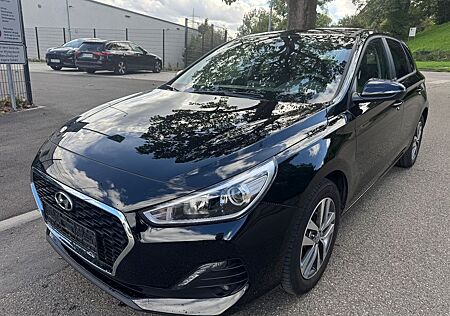 Hyundai i30 YES Navigation Rückfahrkamera Lenkradheizung