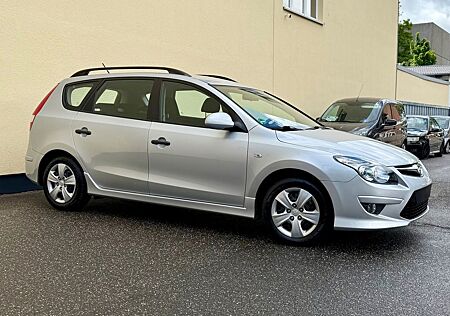 Hyundai i30 CW 1.6 CRDi AUTOMATIK KLIMA AHK NAVI RENTNER
