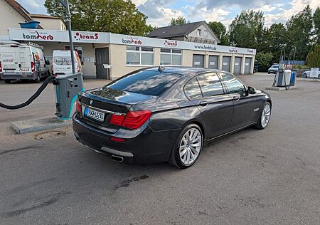 BMW 740d - M PAKET FAST VOLL -TUV 02/27