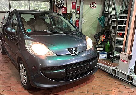 Peugeot 107 Petit Filou 70 ! Neuer TÜV! Inspektion neu!