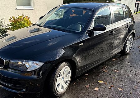 BMW 118 , 8-Fach bereift, 2 Hand innerh. der Familie
