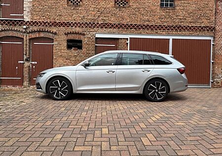Skoda Octavia 2.0 TDI FIRST EDITION Pano Head Up DSG