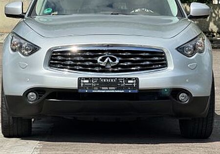 Infiniti FX 50 s premium mit Benzin und LPG