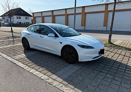Tesla Model 3 Winter und Sommerräder gepflegt