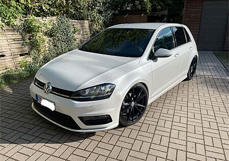 VW Golf Volkswagen 2.0 TDI 2x R-Line Gepfeffert V2 19 Pretoria