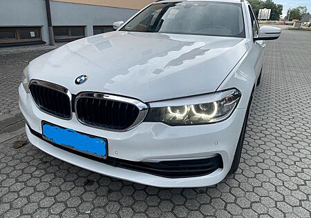 BMW 520d Tour. Panorama D. Navi AHK Mod 18 Top Gepfl