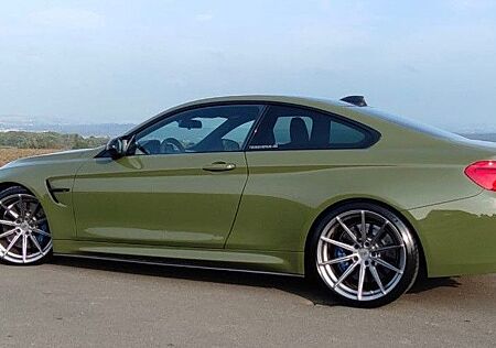 BMW M4 Competition F82 in Urban Green