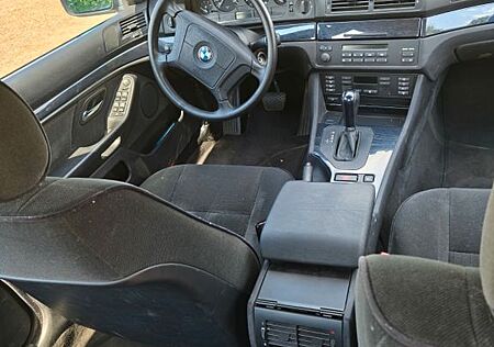 BMW 523i Auto