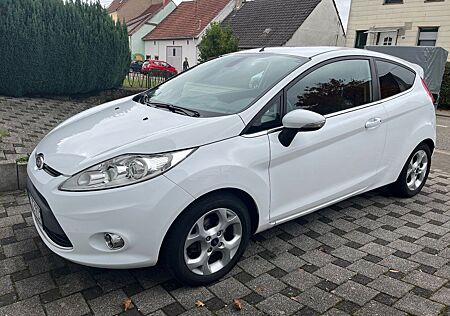 Ford Fiesta 1,25 60kW Titanium, TÜV04/27, 8-bereift