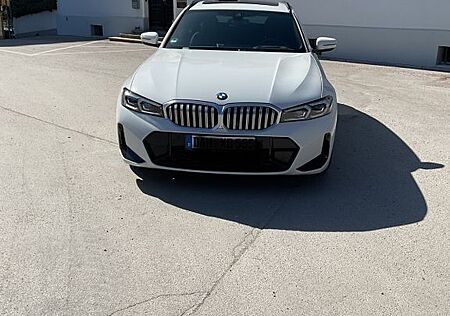 BMW 320dA xDrive Touring M Sport-Pano-HuD-LMF