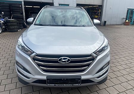 Hyundai Tucson Style 4WD-Panorama-Navi-Tempo-SHZ-Autom.