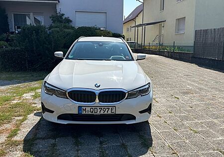 BMW 330e xDrive Touring Advantage Automatic Adva...