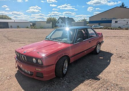 BMW 318i E30 Zweitürer Tracktool Slalom
