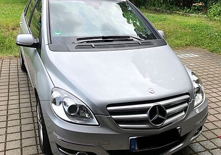 Mercedes-Benz B 200 -
