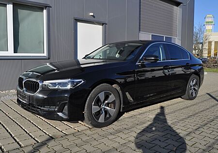 BMW 520d xDrive Allrad Facelift LED Live Cockpit AHK