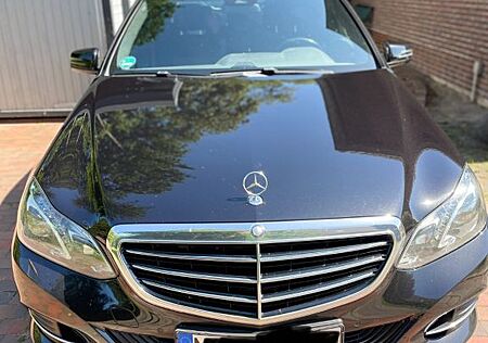 Mercedes-Benz E 220 BlueTEC BE Edition ELEGANCE Autom. Edi...