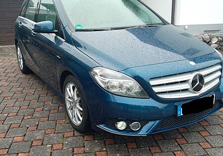 Mercedes-Benz B 200 -
