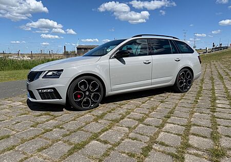 Skoda Octavia 2.0 TDI SCR DSG RS Combi RS