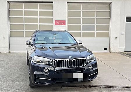 BMW X5 M50 M50d -Fond-entertainment