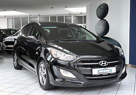 Hyundai i30 YES!*2 Hand*Allwetter*Scheckheft gepflegt*