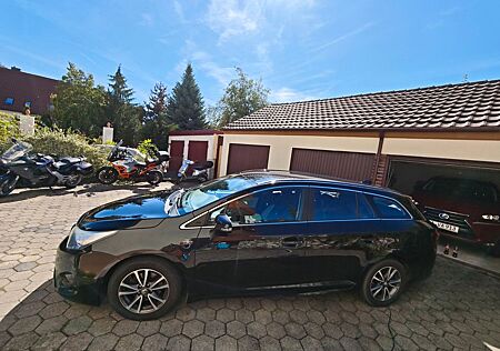 Toyota Avensis 1,6-l-D-4D Comfort Touring Sports Co...