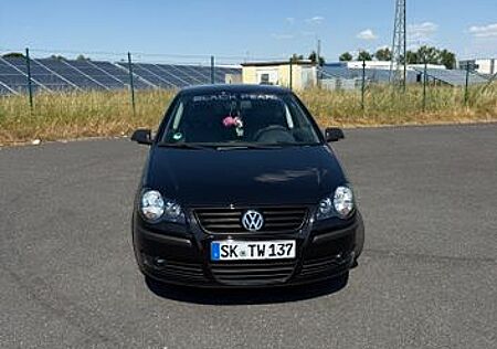 VW Polo Volkswagen 1.4 Automatik Tour // Automatik // 80PS