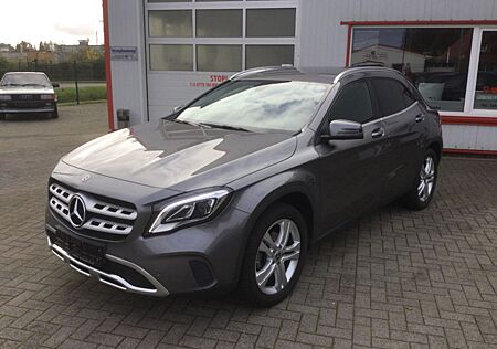 Mercedes-Benz GLA 220 GLA -Klasse CDI / d 4Matic AHK + Navi. !