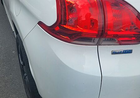 Peugeot 2008 Euro6 gepflegt unfallfrei TÜVneu Top-Ausst.