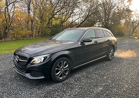 Mercedes-Benz C 200 T BlueTec / d Aut. *Pano*LED*Cam*