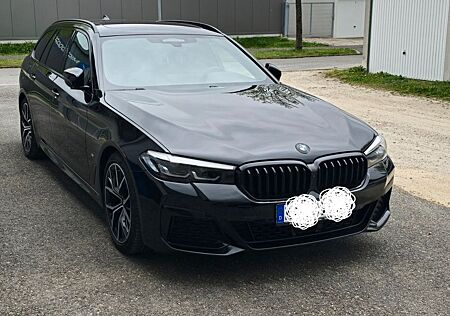 BMW 520d Tour. M Sp/Pano.D/DrivAssPro/AHK /Mild Hybr