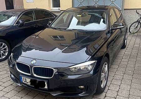 BMW 320i -