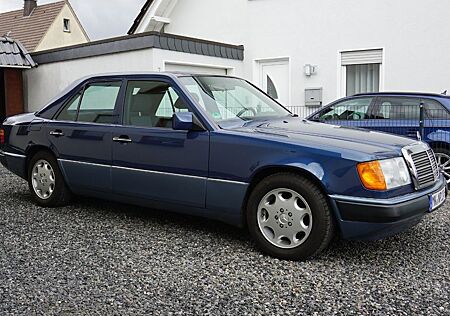 Mercedes-Benz E 230