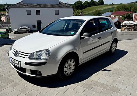 VW Golf Volkswagen V 1.6 weiß, TÜV 04/2026