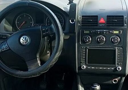 VW Touran gebraucht kaufen VW Touran Volkswagen 2.0 TDI Highline Highline