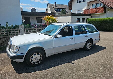 Mercedes-Benz E 230