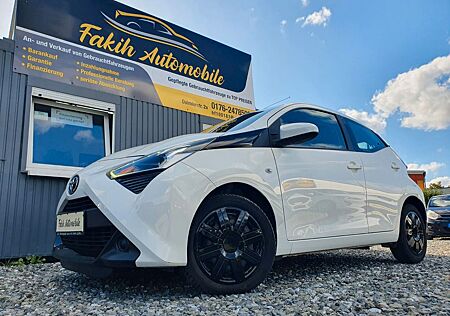 Toyota Aygo (X) -play.NAVI.RÜCKFAHRKAMERA.USB.1-Hand