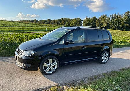 VW Touran Volkswagen 1.4 TSI Freestyle, 103kW/140PS, schwarz