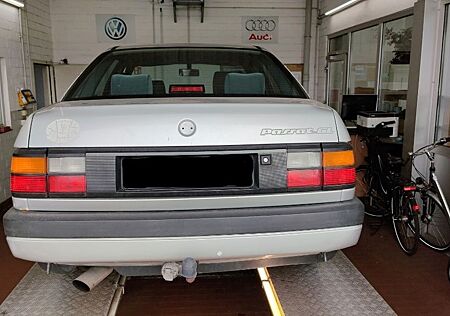 VW Passat Volkswagen 1.8CL/Silber/Limousine/AHK/TÜV 04/27