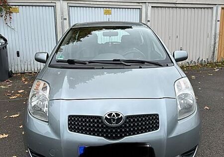 Toyota Yaris 1,3-l-VVT-i Executive Executive