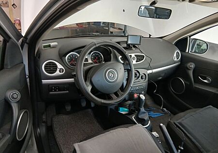 Renault Clio Dynamique 1.2 16V 75 Dynamique