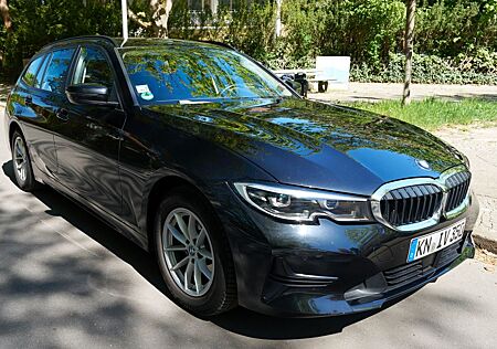 BMW 320i Touring Advantage Auto Advantage