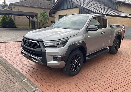 Toyota Hilux INVINCIBLE 2,8D-4B,Extra Cab,Autom,MJ2025