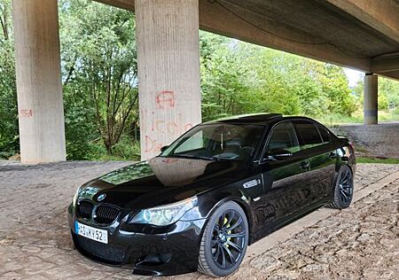 BMW M5 e60 V10