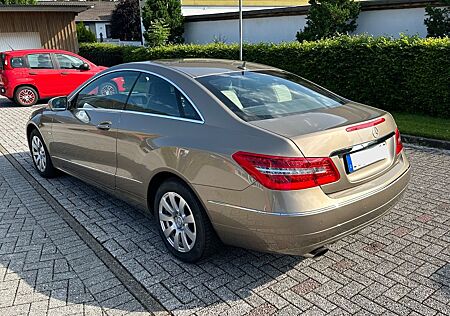 Mercedes-Benz E 250 Coupé CGI BlueEFFICIENCY AVANTG....